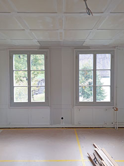 Farbmuster für Wand und Fenster- sowie Türrahmen